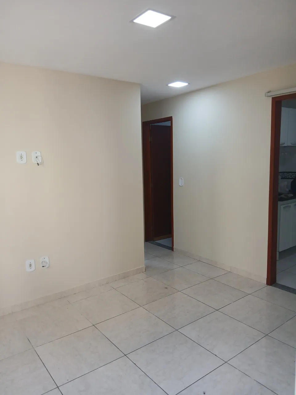 Unfurnished 2-bedroom apartment with a gas kitchen — photo 8