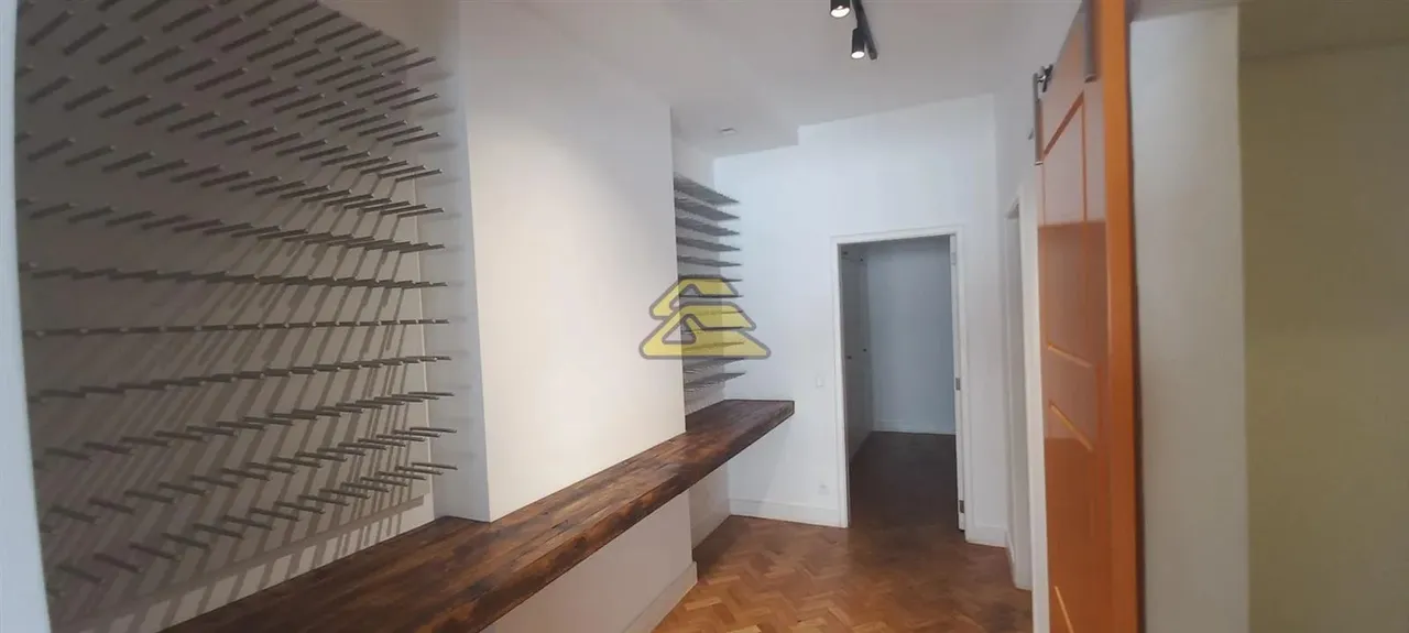 Apartment with 3 bedrooms and 4 bathrooms — photo 19
