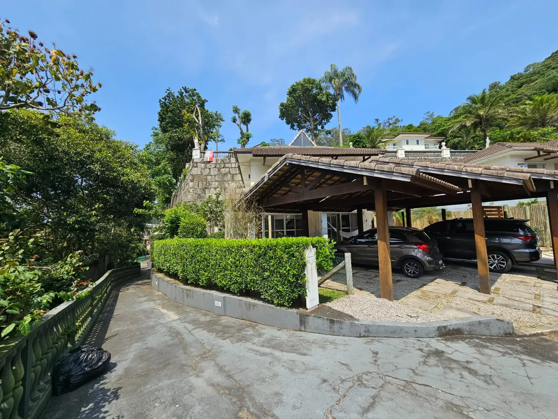 Furnished 206 m² house with 5 bedrooms and 5 baths — photo 3