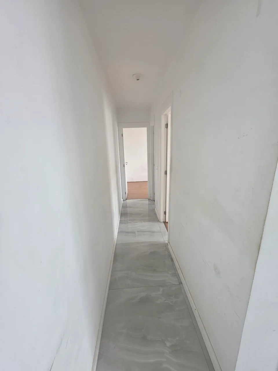 2-bedroom apartment in a building with a gym — photo 15