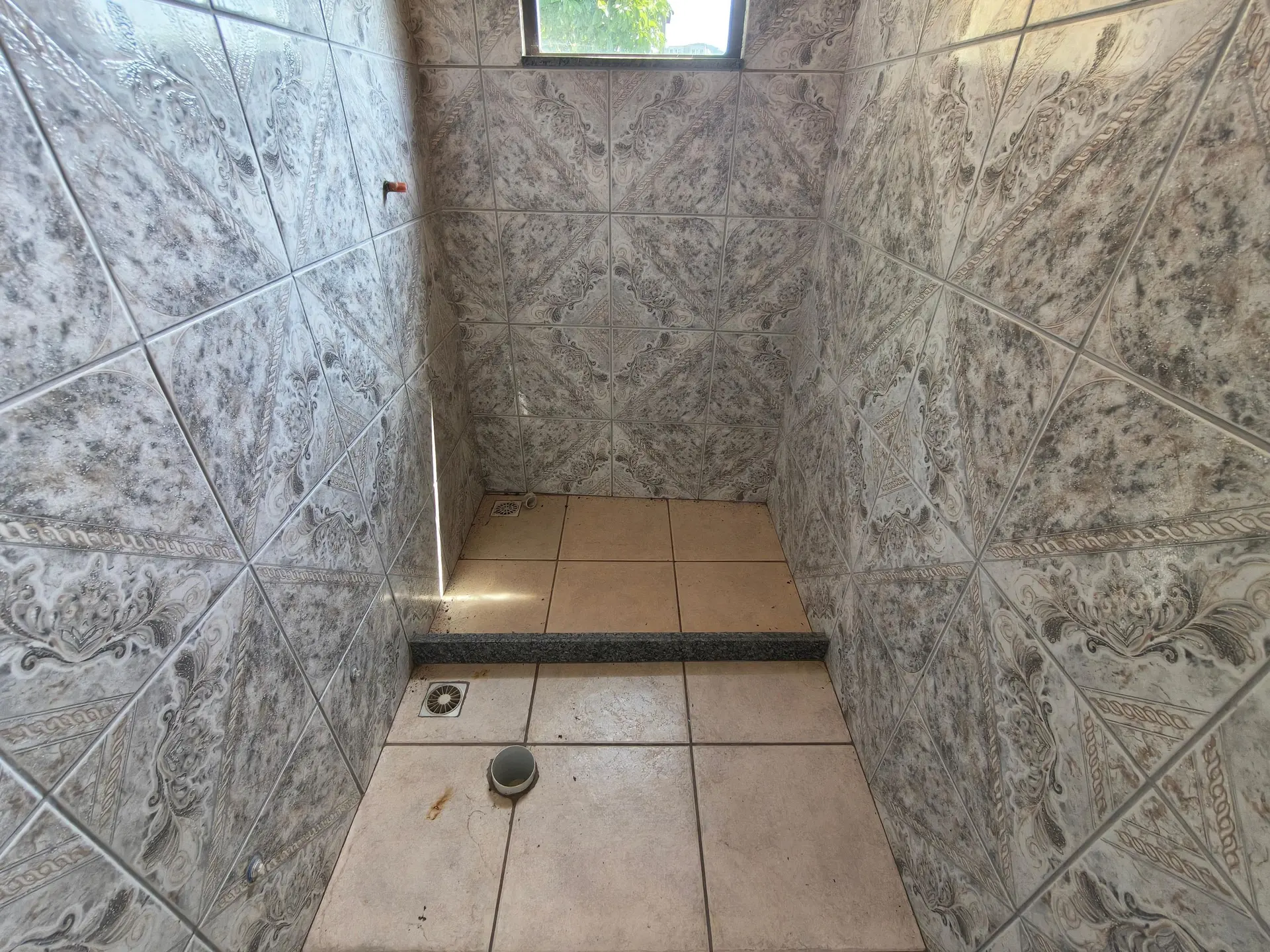 Casa sem mobília com 1 quarto e varanda com pia — photo 8