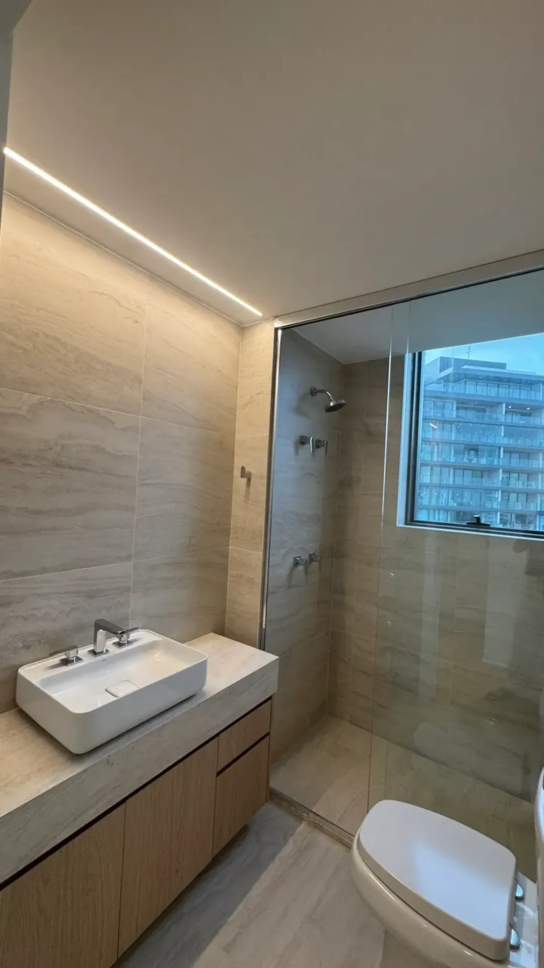 Apartment with 4 bedrooms, 5 bathrooms and enclosed balcony — photo 35