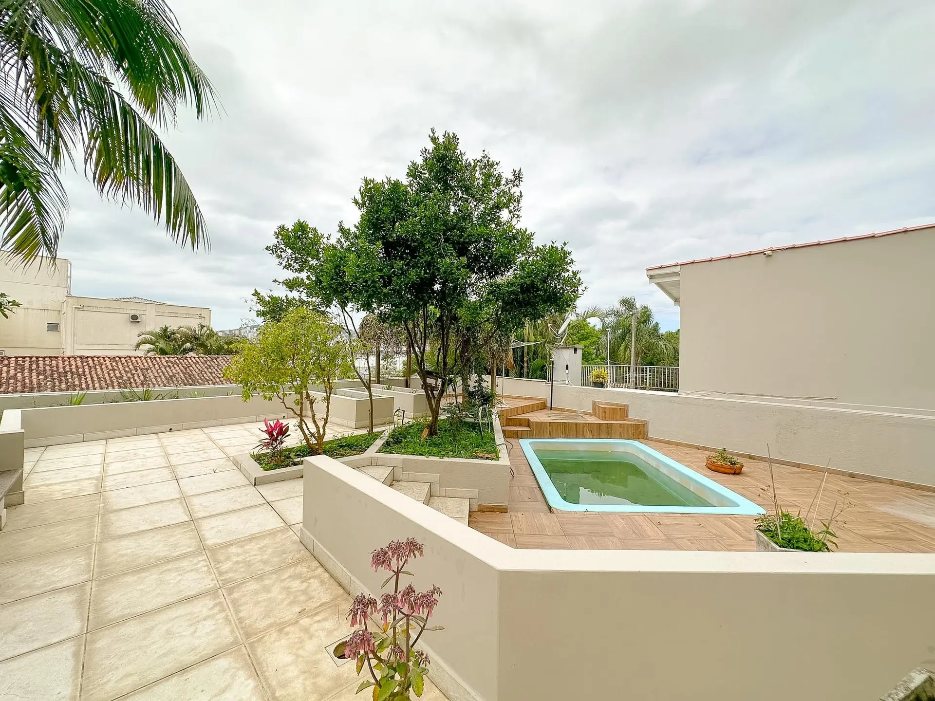 Furnished house, 250 m², with a bathtub — photo 23