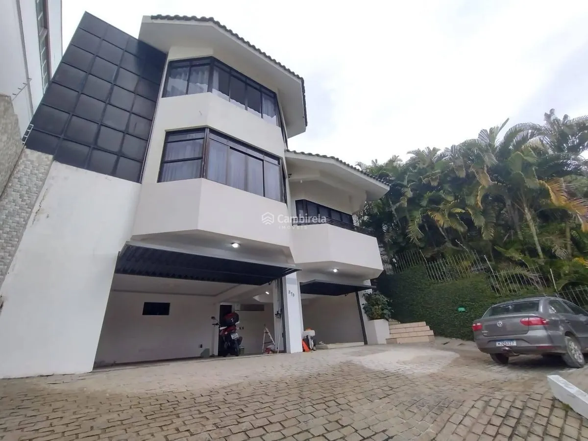 House with 4 bedrooms and 311 m² with 2 en-suites — photo 18