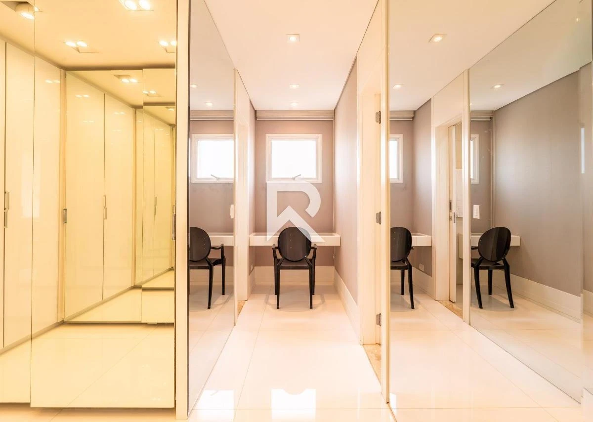 276 m² apartment with a bathtub and floor-to-ceiling windows — photo 23