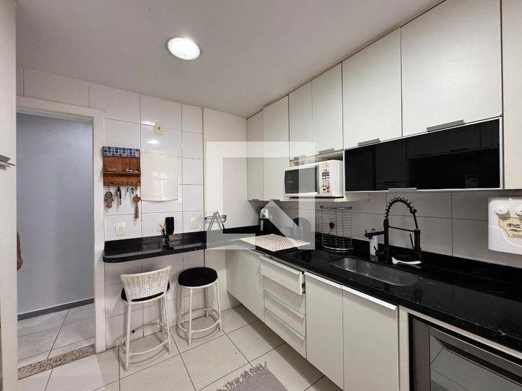Furnished apartment, 132 m², with a glass-enclosed balcony — photo 2
