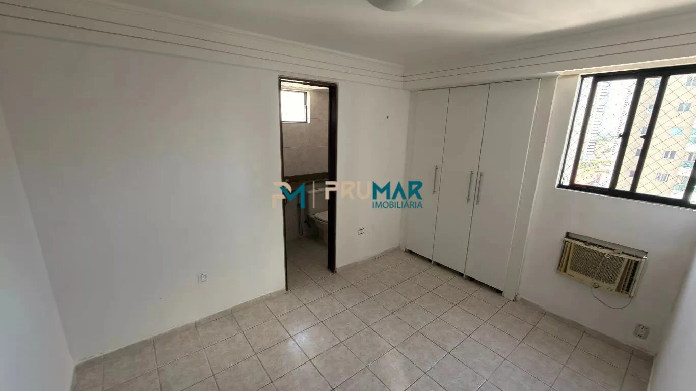 Balcony with a grill in a 4-bedroom apartment, 222 m² — photo 13