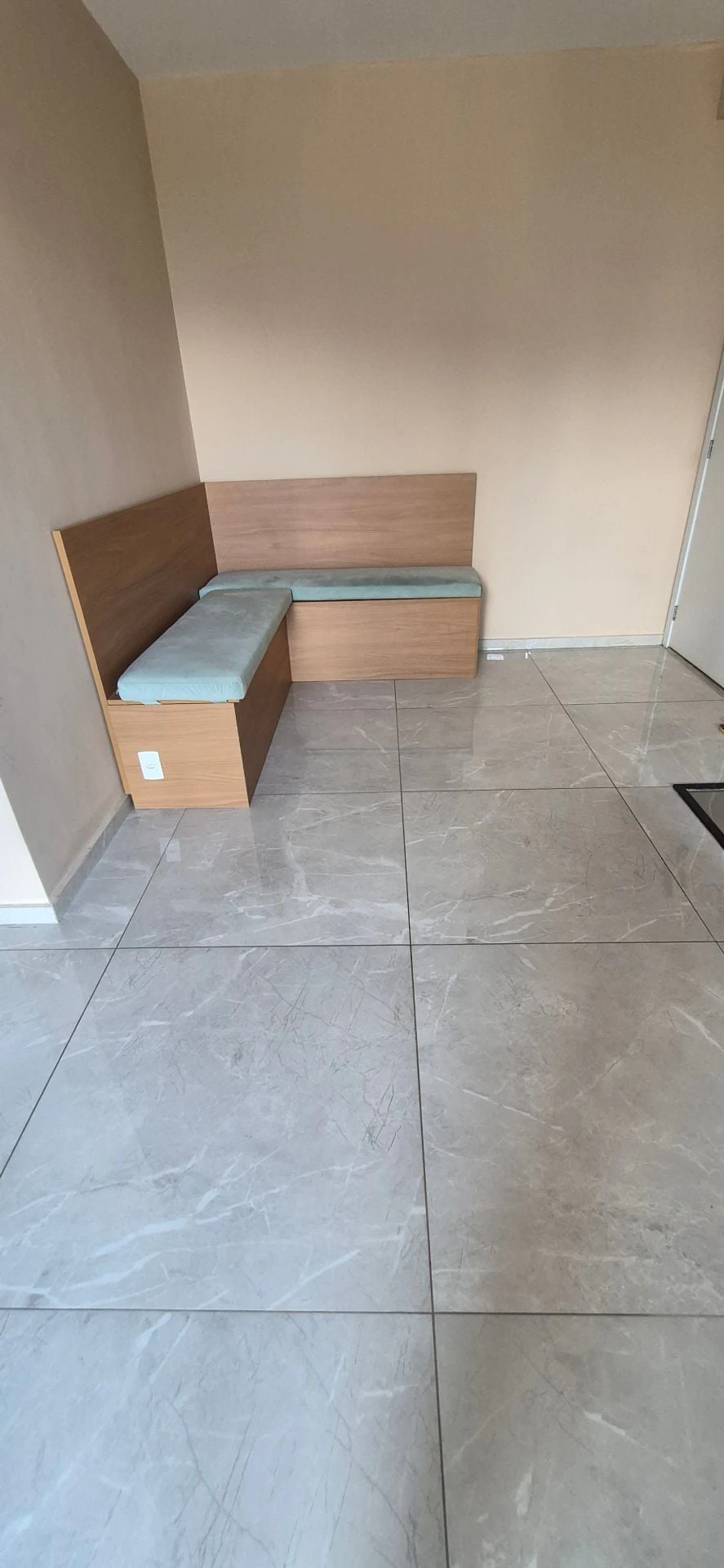 2-bedroom apartment in a building with a gym — photo 7