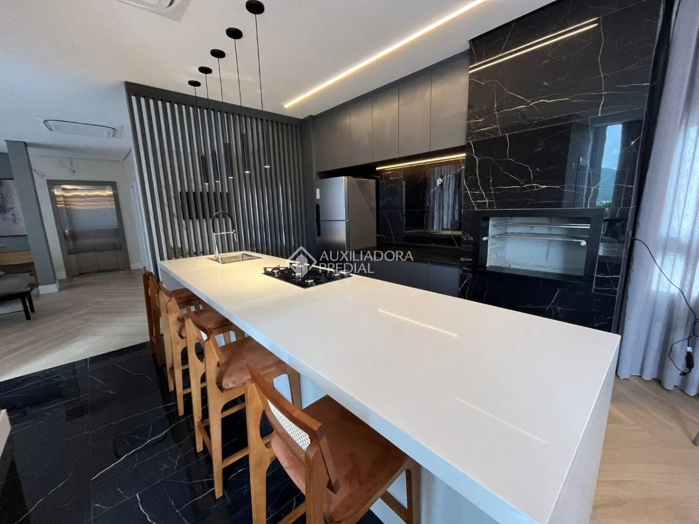 3-bedroom apartment with 159 m² and 2 parking spaces — photo 2