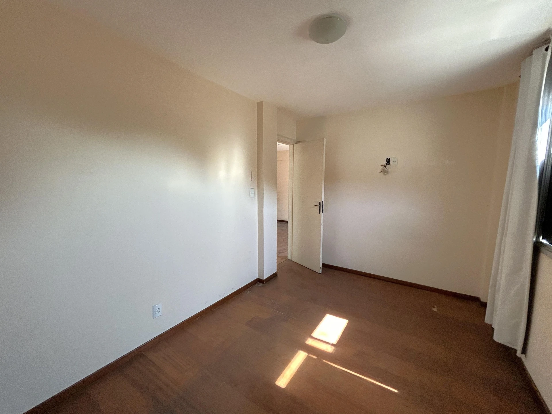 Unfurnished rental apartment with 2 bedrooms and parking — photo 35