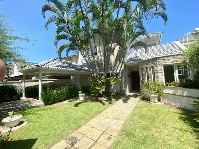 Casa com 4 dormitórios e 5 banheiros, com garagem — photo 48