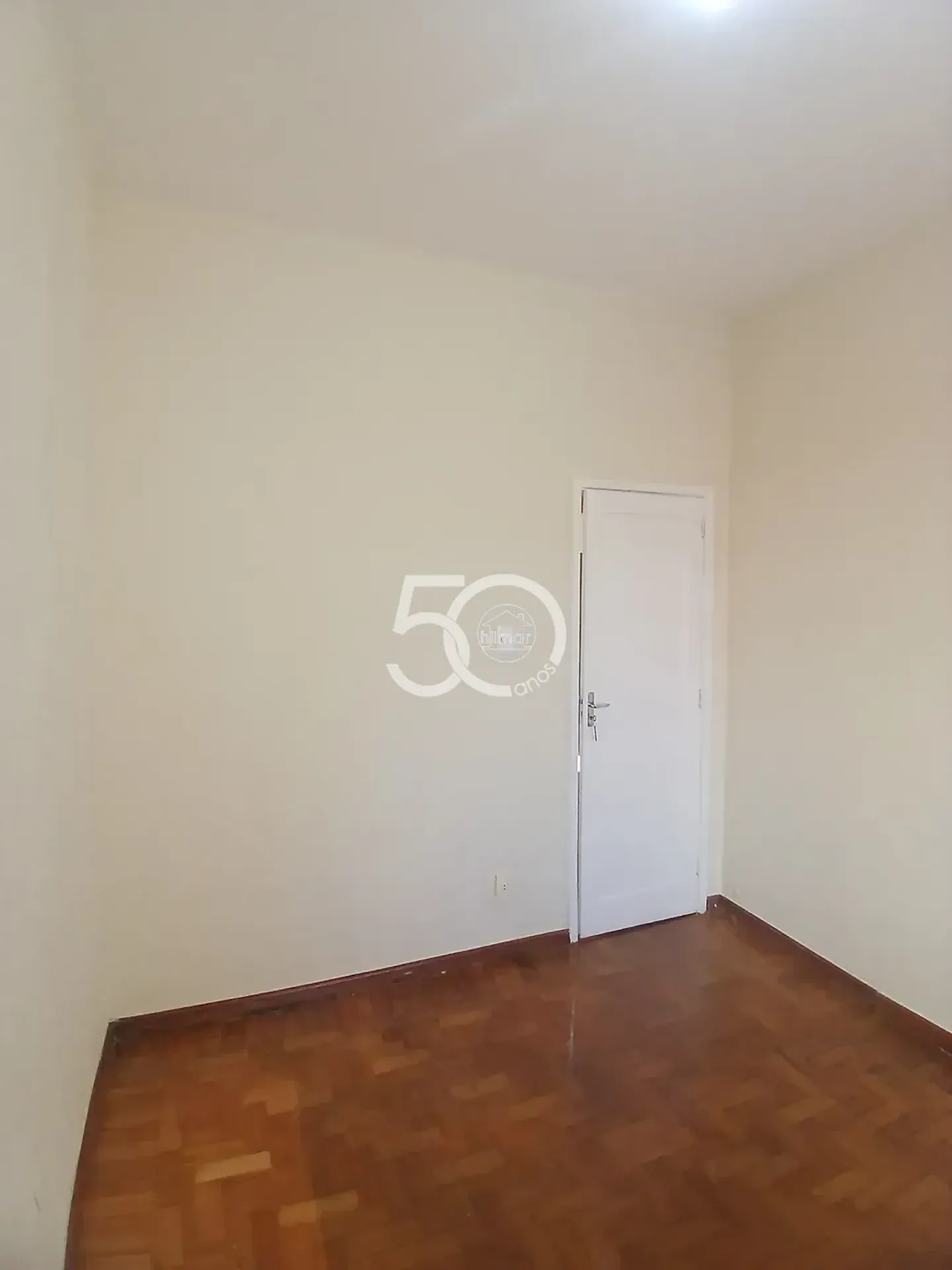 Apartamento de 2 dormitorios con balcón y cocina separada — photo 7