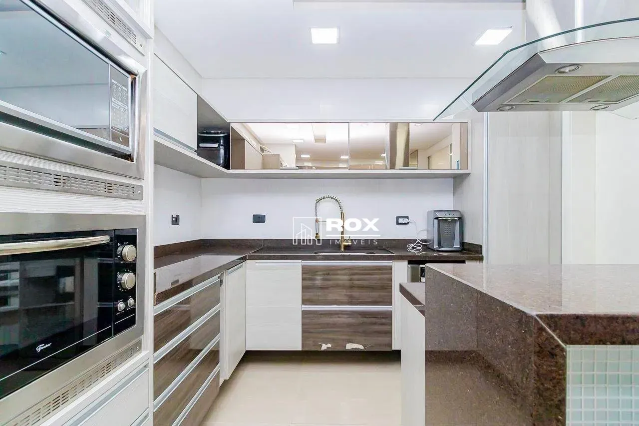 Furnished house with 4 en-suite bedrooms and 266 m² — photo 14