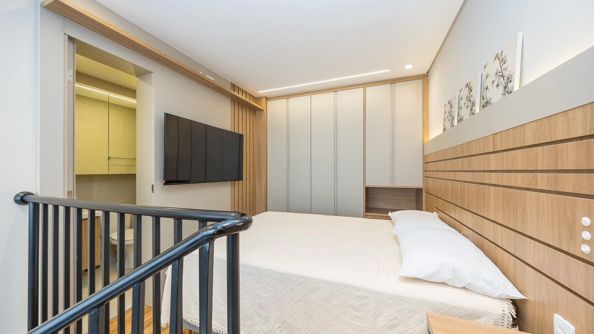 Furnished studio on the 3rd floor with open-plan kitchen