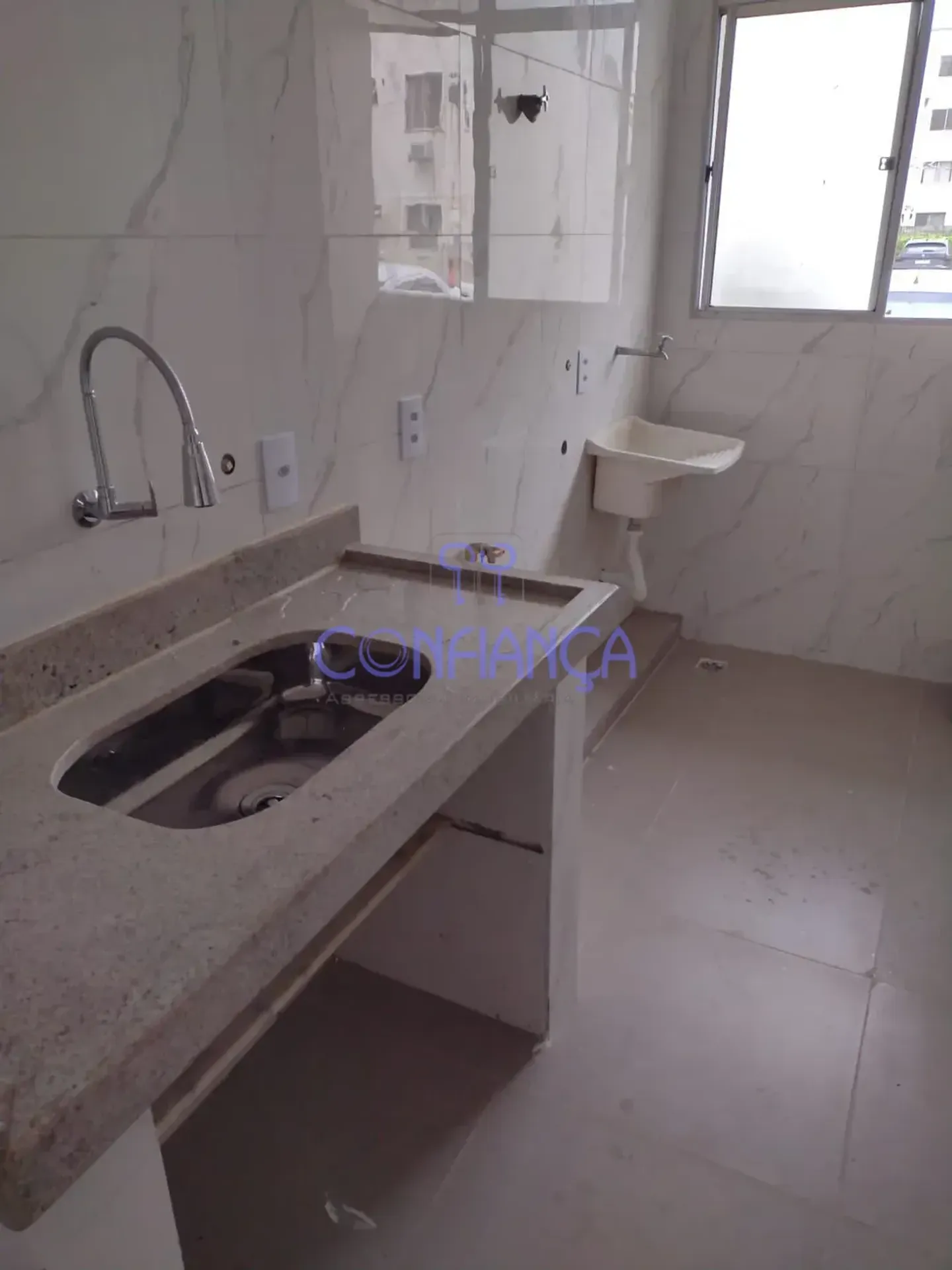 One-bedroom apartment in a building with a pool — photo 29
