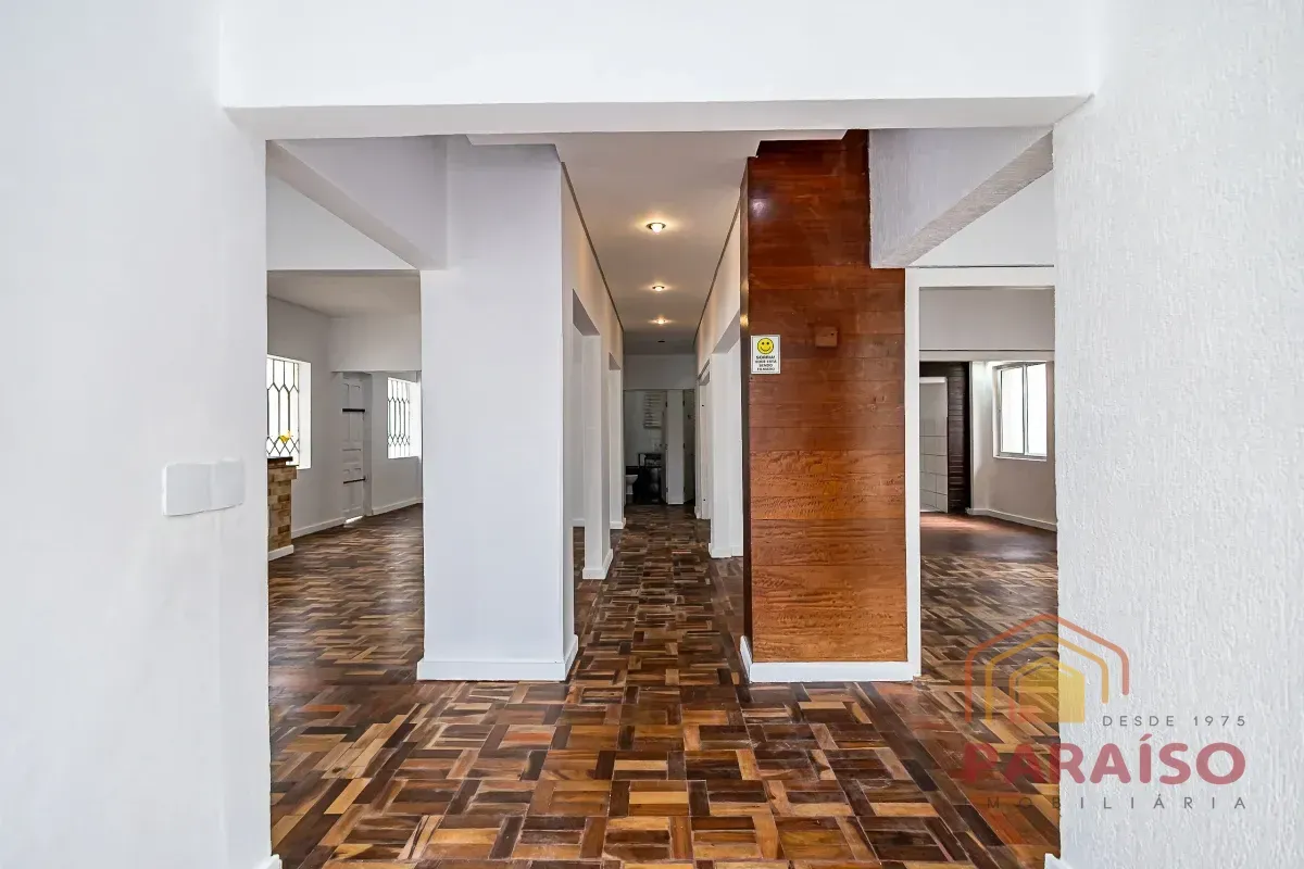 Деревянный пол или ламинат и 4 спальни: дом 165 м² — photo 19
