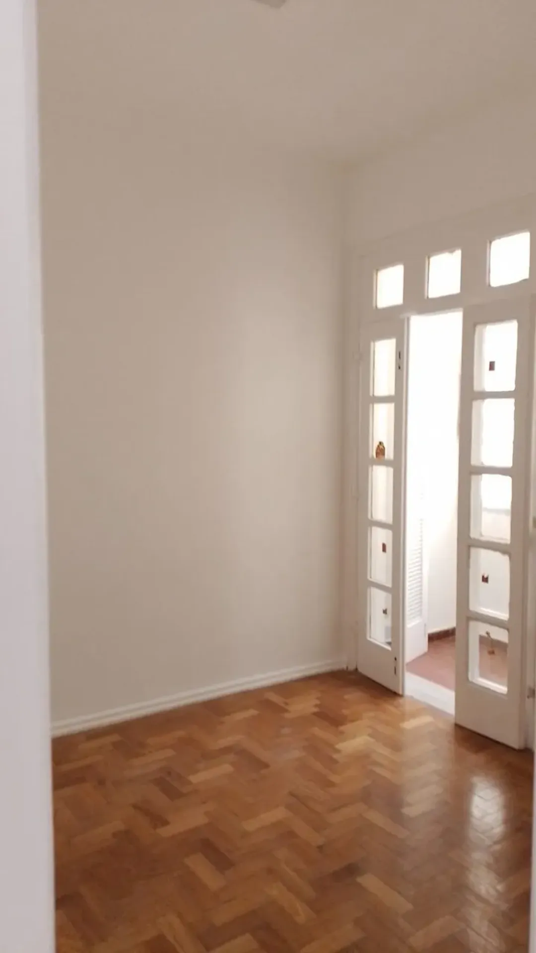 Apartment on the 3rd floor with wood or laminate floors — photo 6