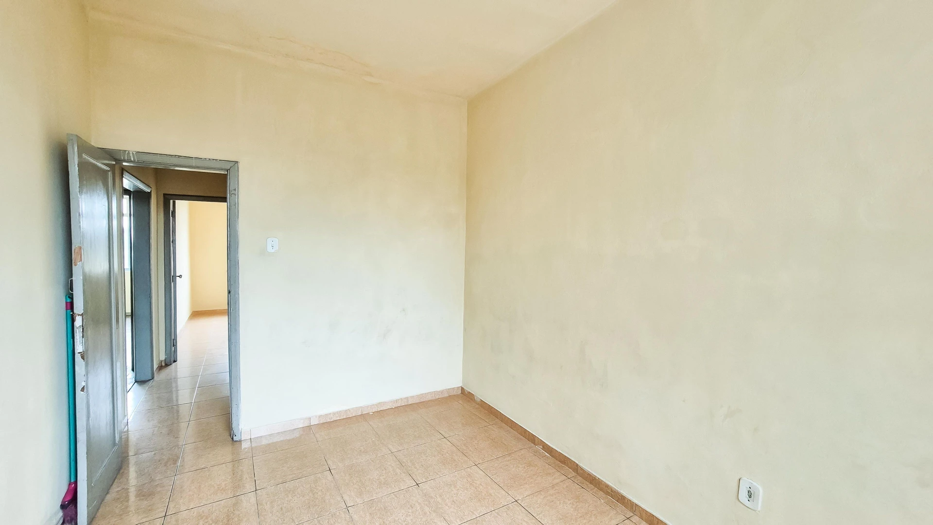 Apartment with no parking, 2 bedrooms and 1 bathroom — photo 38