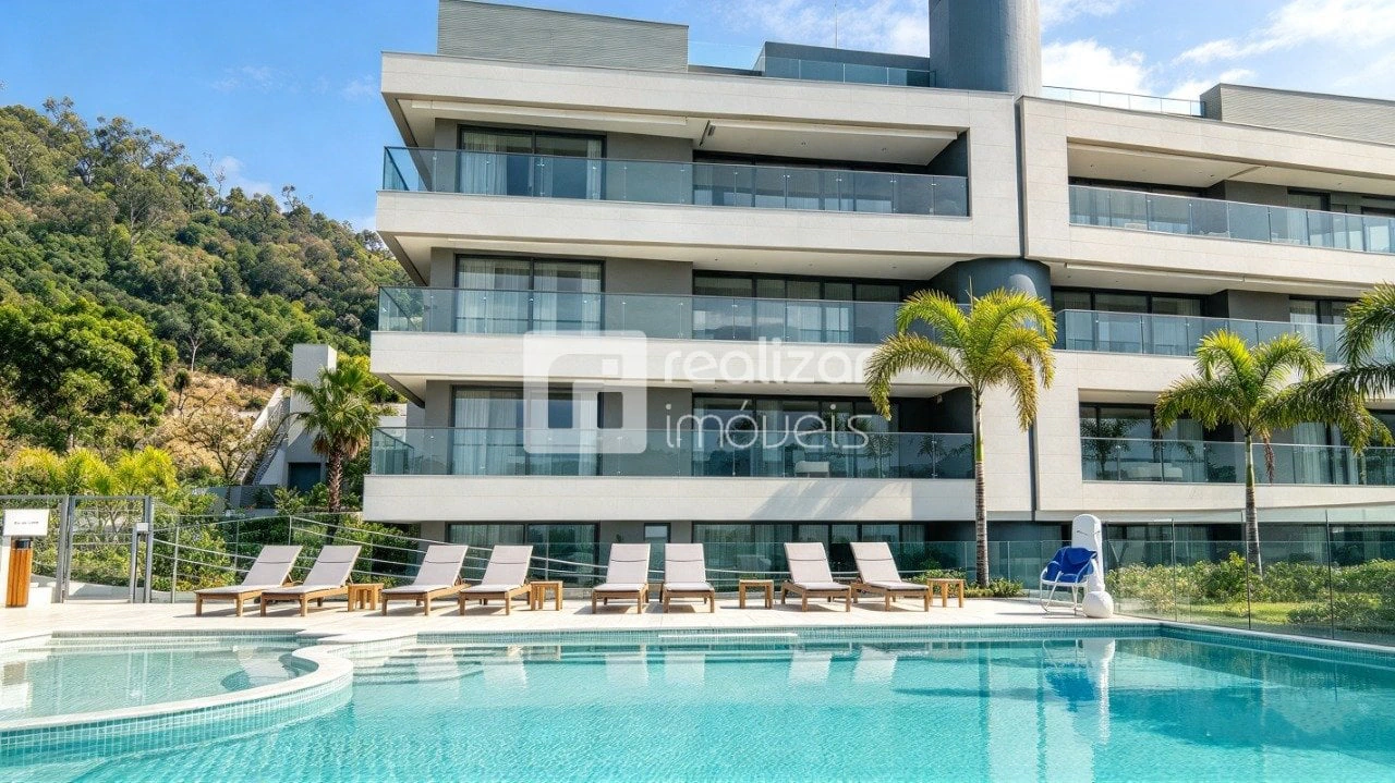 Private pool in a 3-bedroom apartment, 199 m² — photo 18