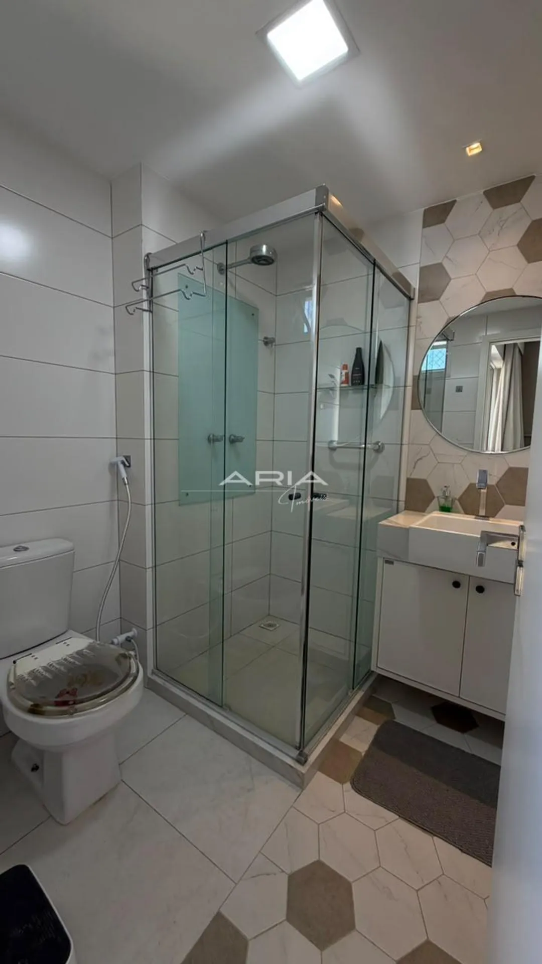 One-bedroom apartment with a glass-enclosed balcony — photo 12