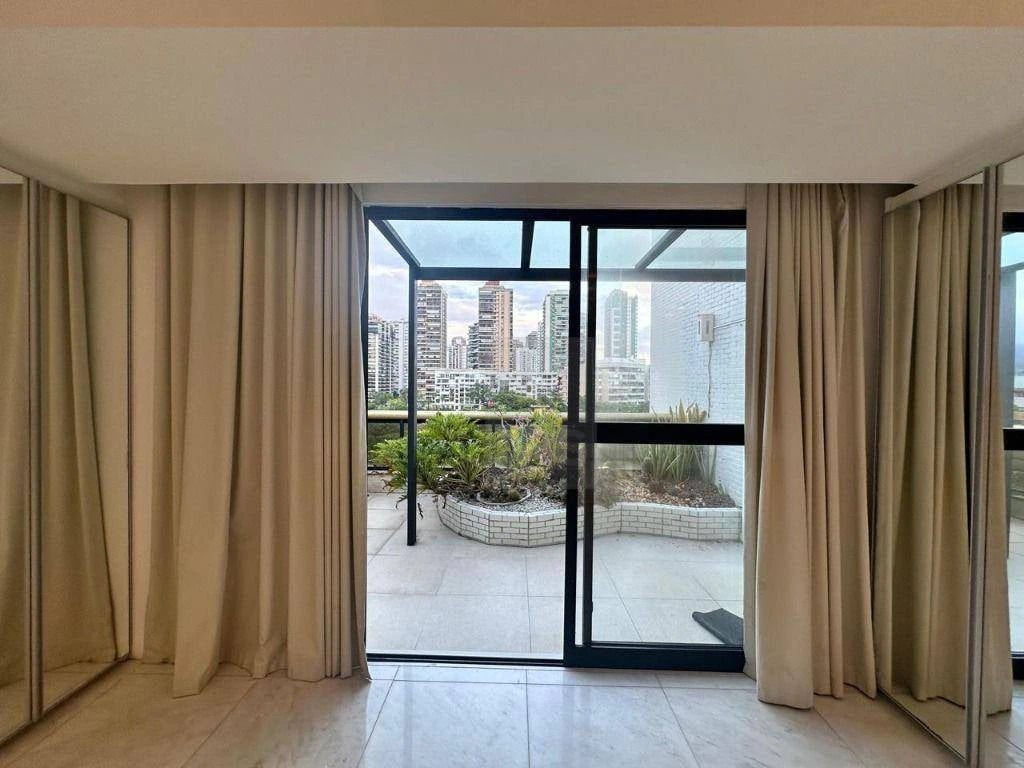 Furnished duplex penthouse with enclosed balcony — photo 22