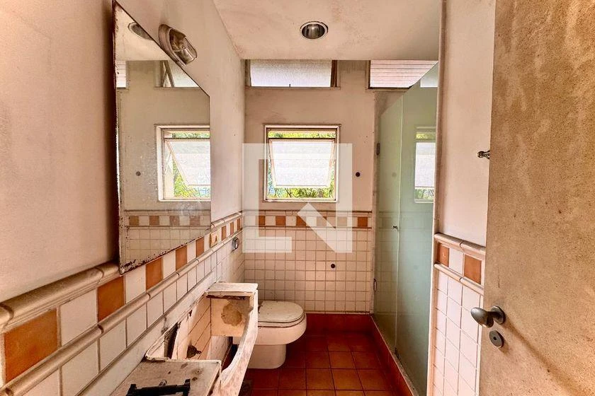 Застеклённый балкон и 3 спальни: дом 861 м² — photo 17