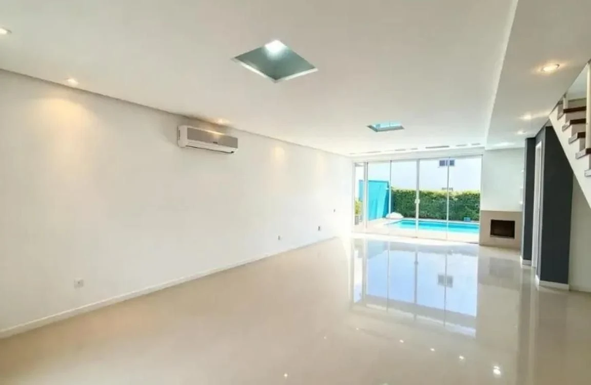 House, 207 m², with a water view