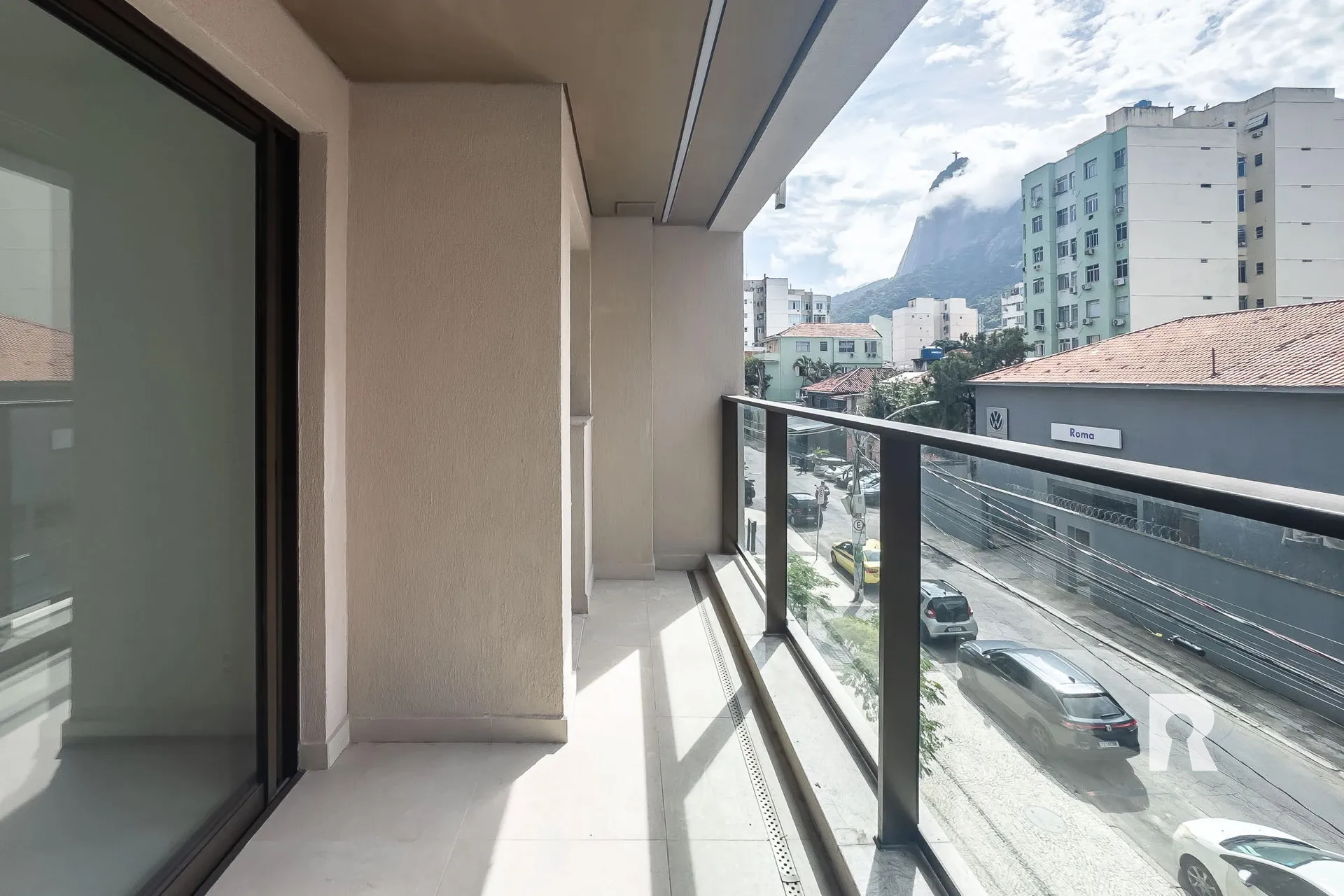 2-bedroom apartment with a mountain view — photo 6