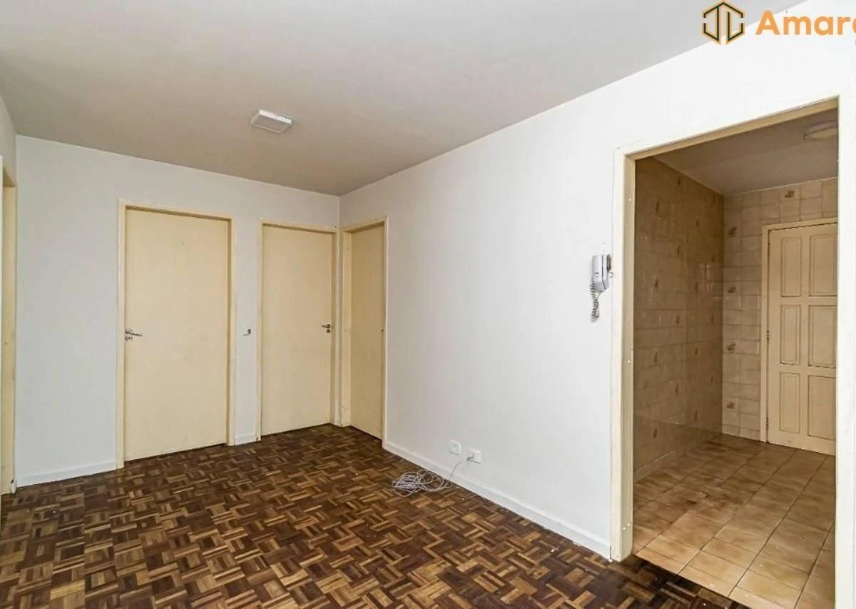 Wood or laminate floors in a 3-bedroom house, 75 m² — photo 9