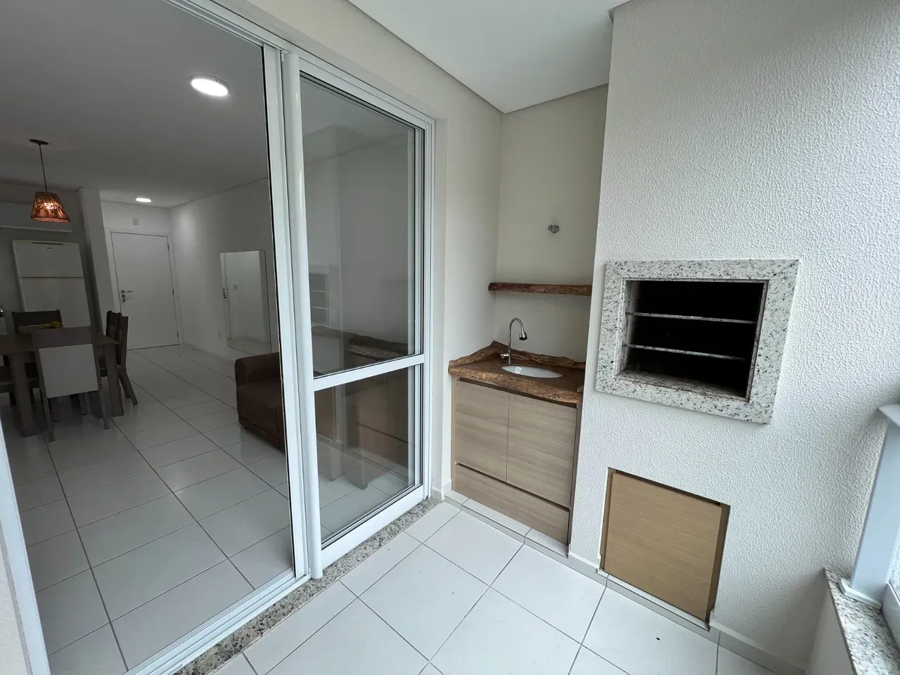 Balcony with a grill in a 3-bedroom apartment, 87 m² — photo 9