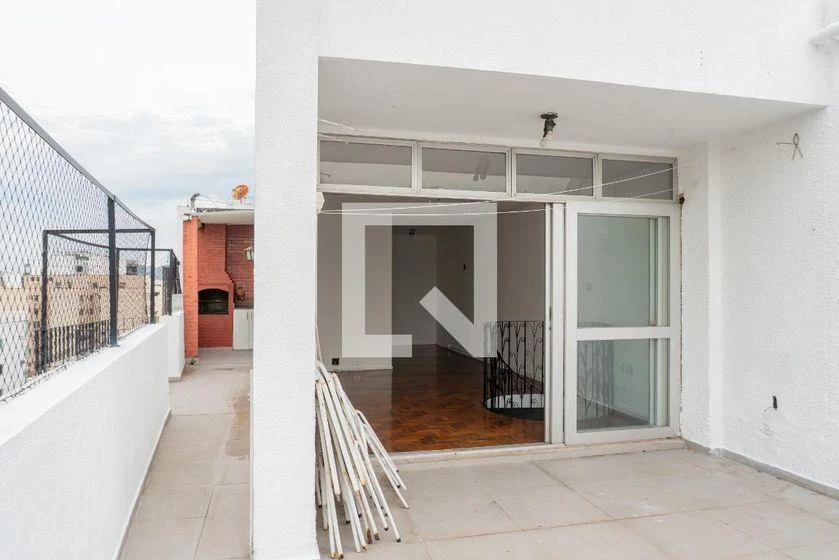 2-bedroom apartment with a grill on the balcony — photo 18