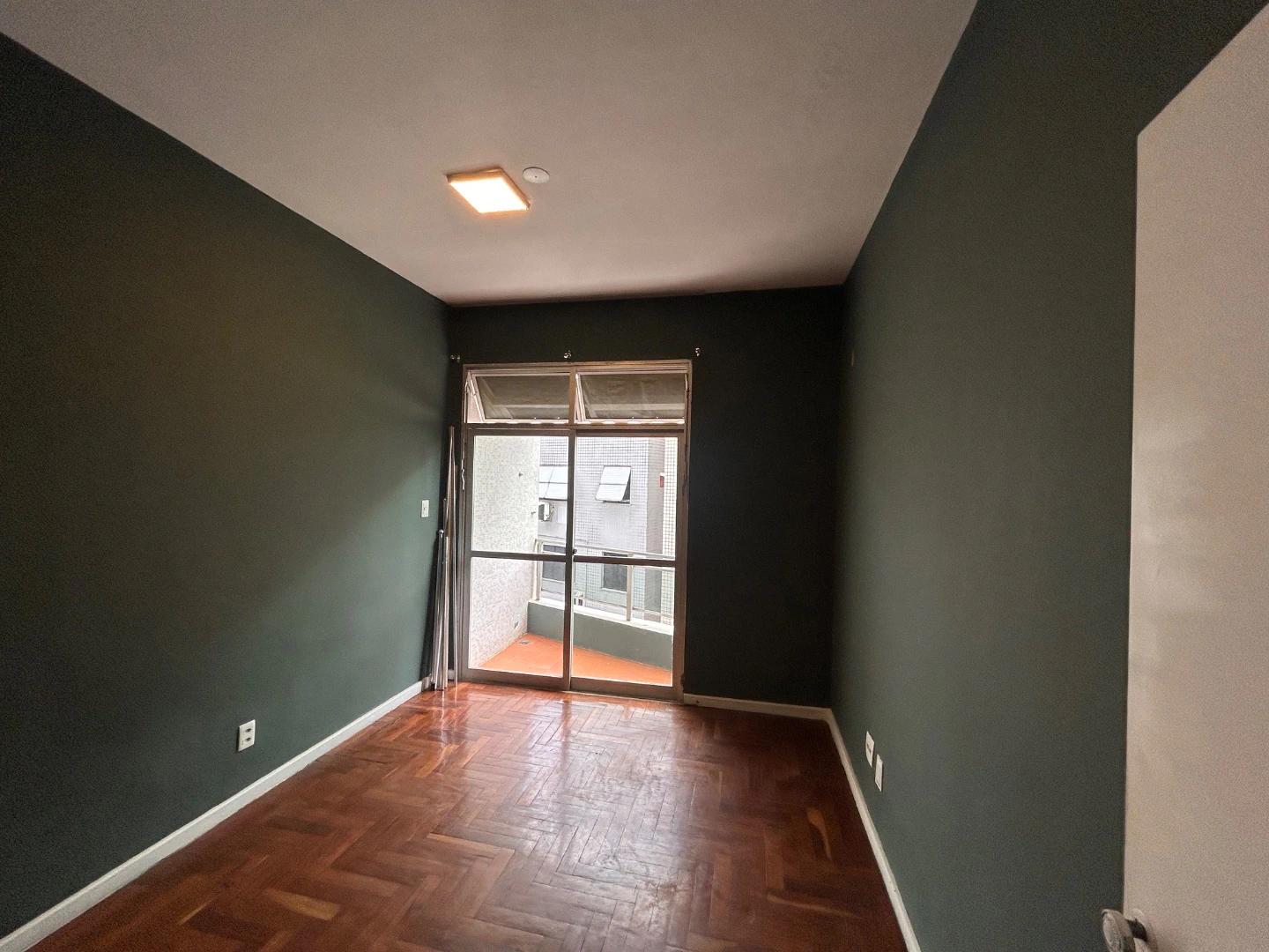 3-bedroom apartment with a terrace and mountain views — photo 17