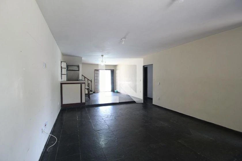 265 m² house with a home office and a bathtub — photo 4