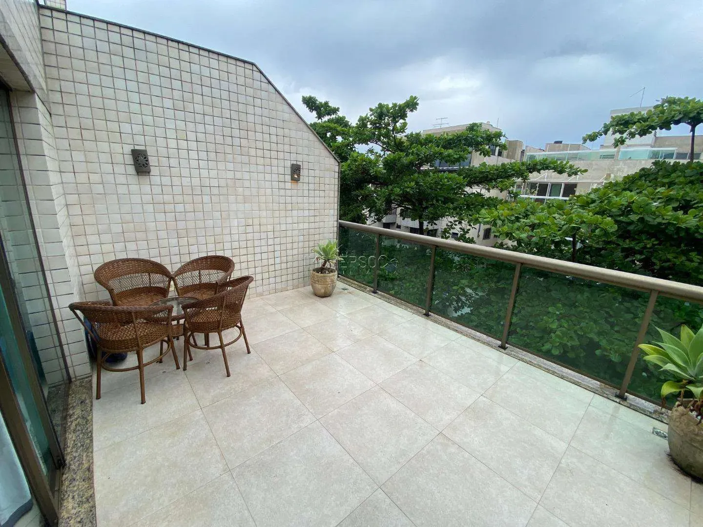 Apartment with 5 bedrooms and 5 bathrooms plus balcony — photo 28