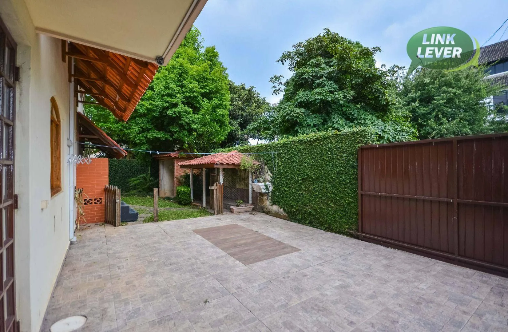 164 m² house with a fireplace and a grill on the balcony — photo 60
