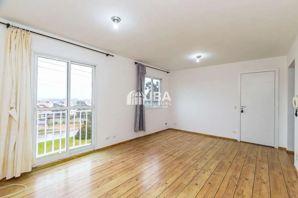 2-bedroom apartment with balcony and wood floors — photo 2
