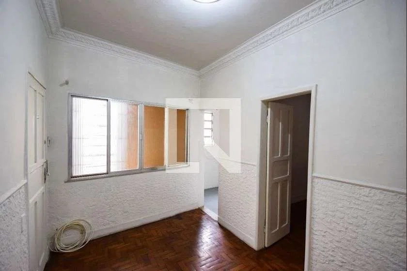 Wood or laminate floors in a one-bedroom apartment, 42 m² — photo 12