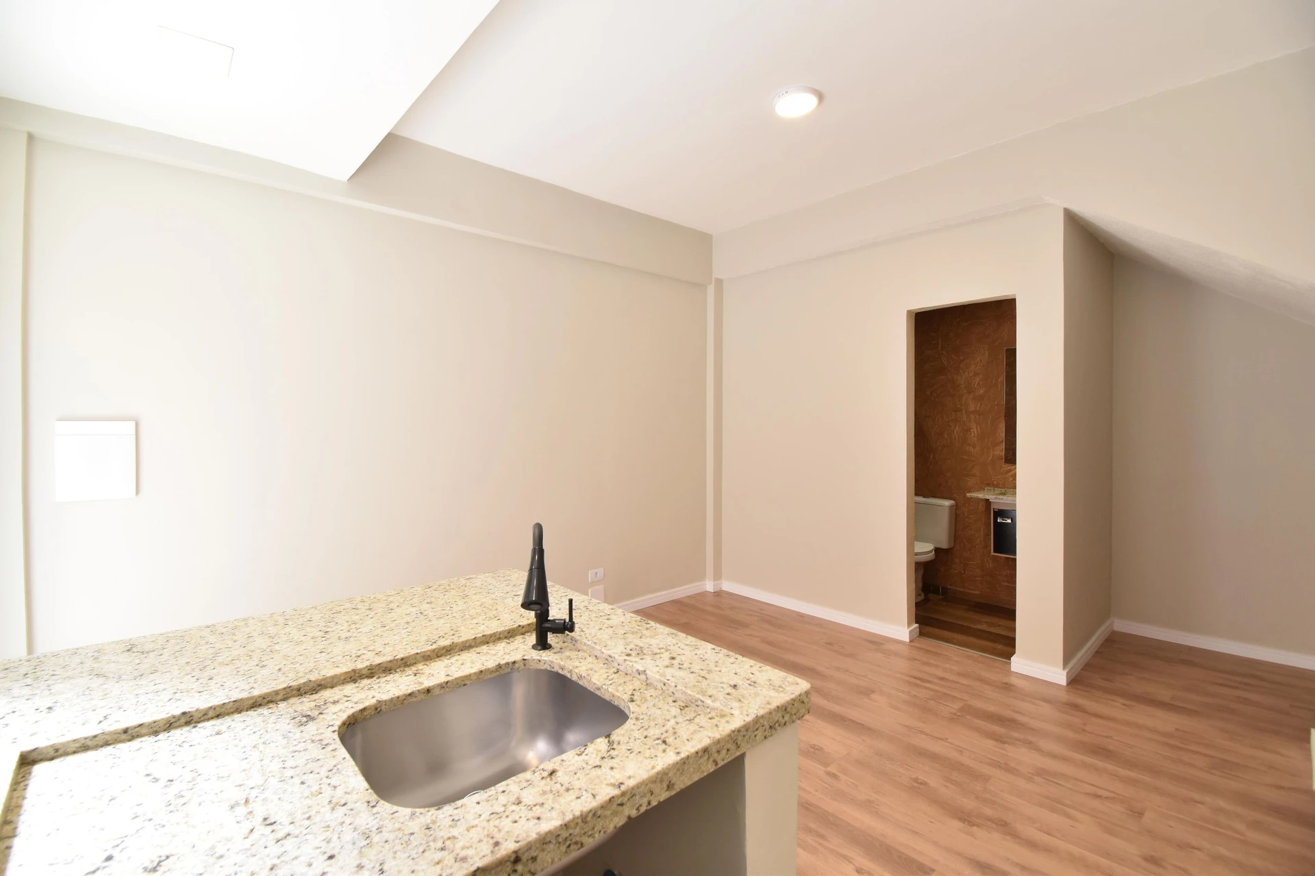 Studio, 38 m², with wood or laminate floors — photo 6