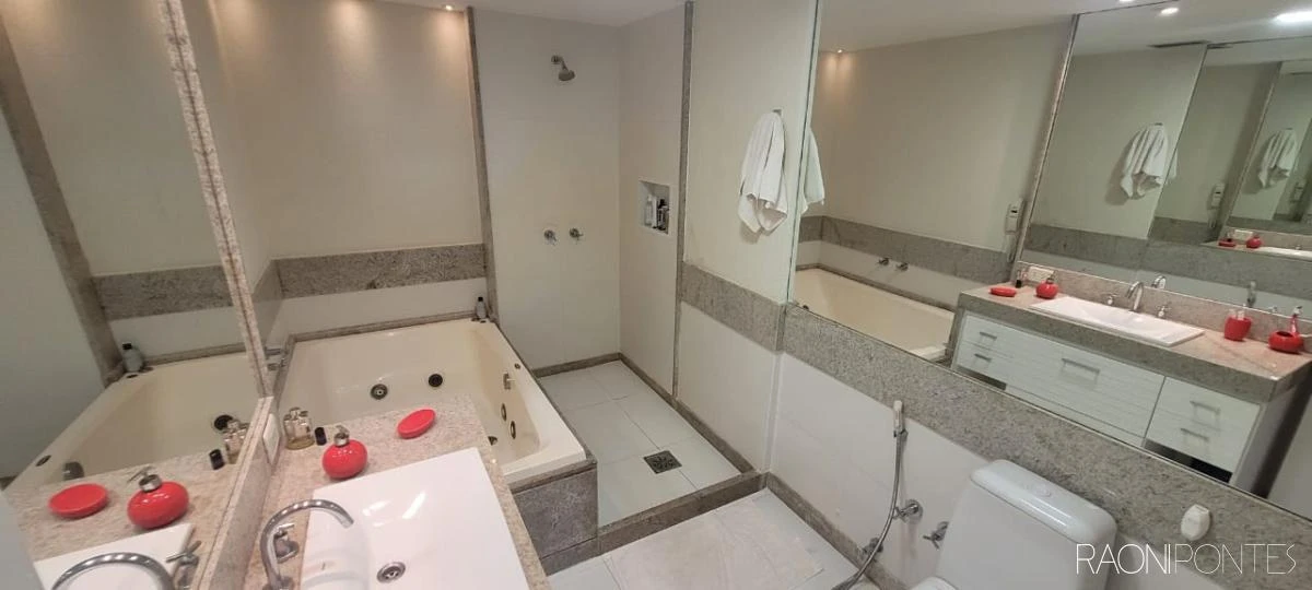 3-bedroom apartment with a water view in Rio de Janeiro — photo 28