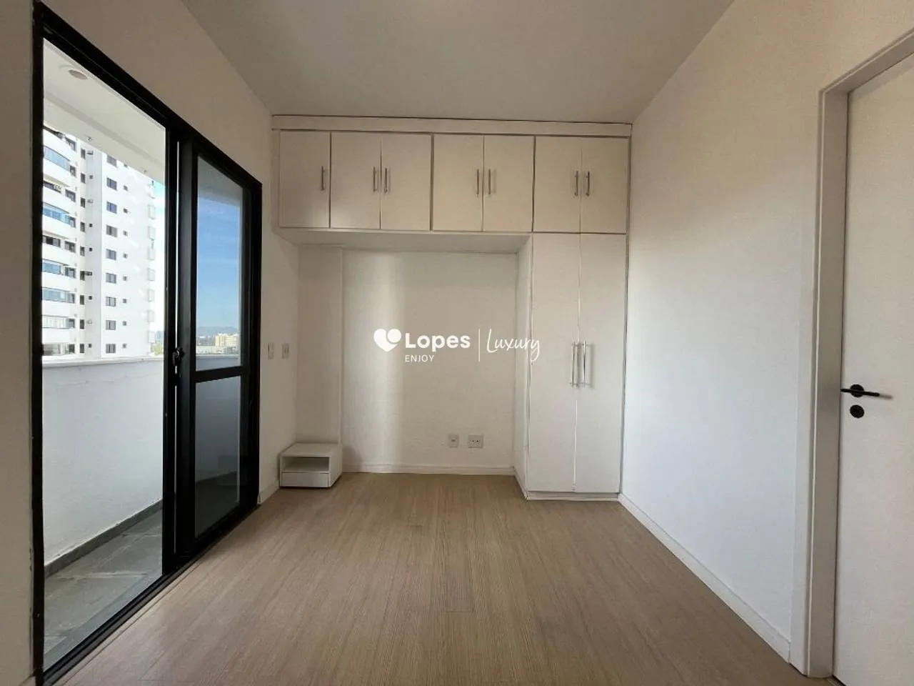 Rental apartment with 3 bedrooms, balcony and 3 bathrooms — photo 3