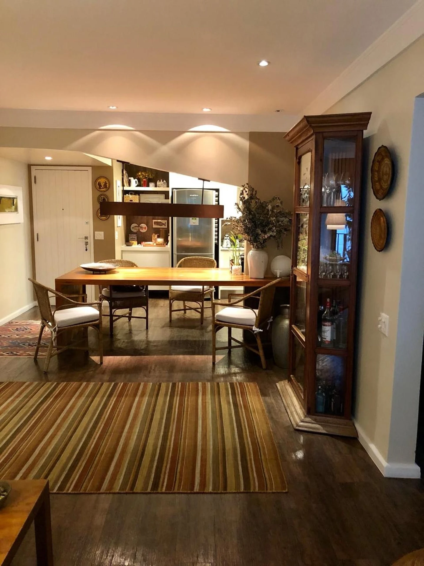 Furnished apartment, 91 m², with floor-to-ceiling windows — photo 9