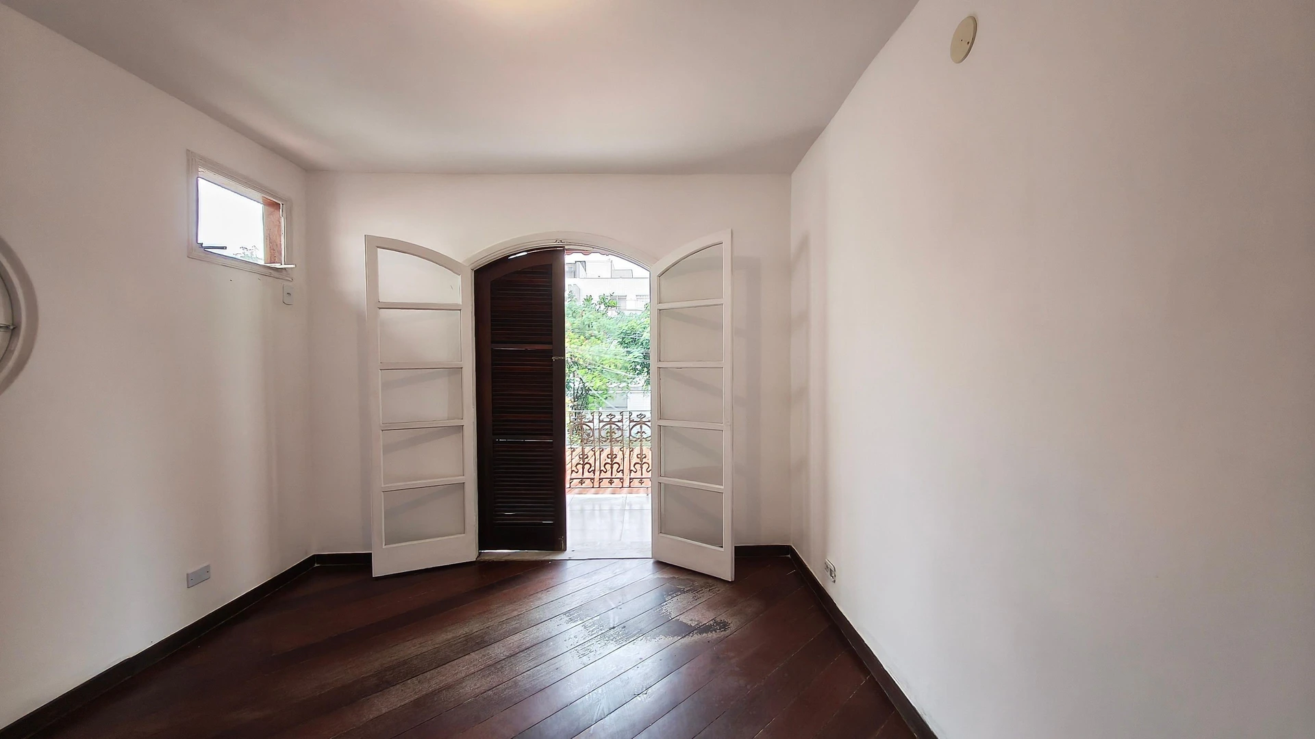 House, 250 m², with a bathtub — photo 10