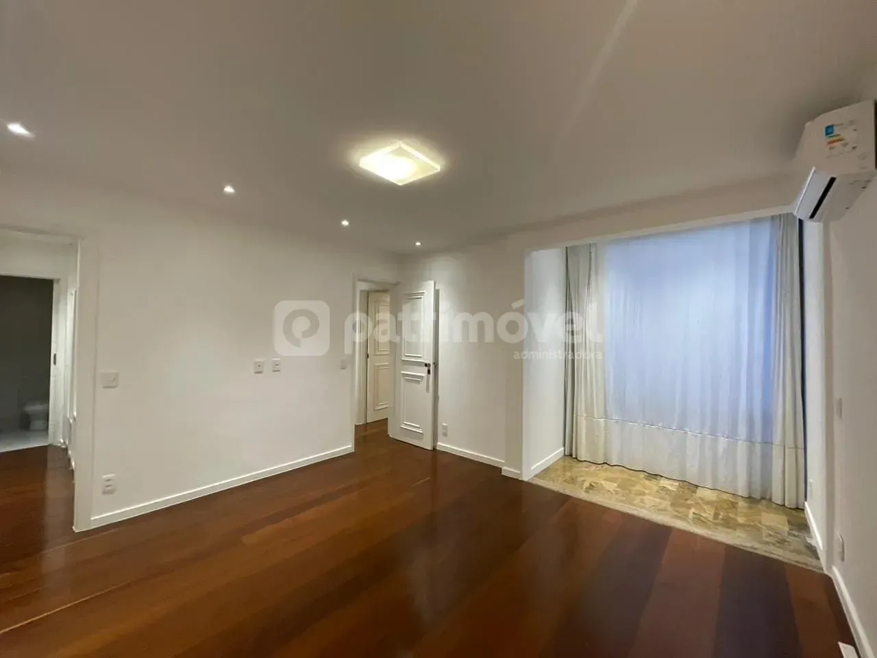 4-bedroom apartment with pool and 3 parking spaces — photo 3