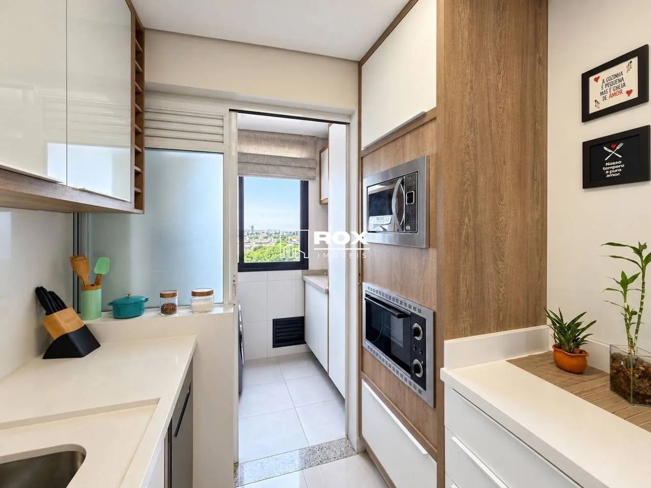 Floor-to-ceiling windows in a 3-bedroom apartment, 150 m² — photo 14