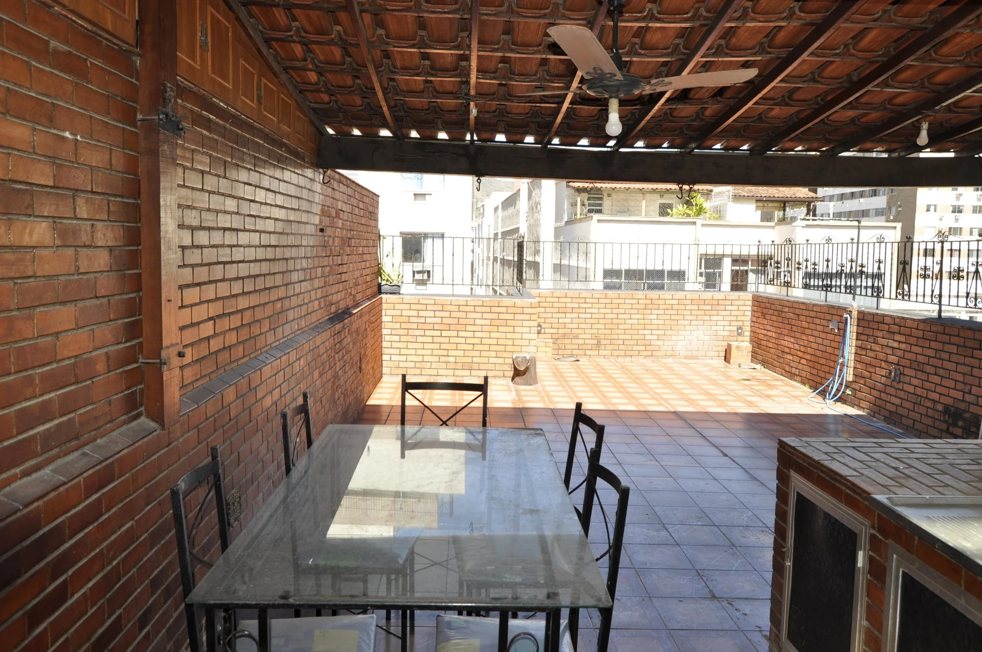 Unfurnished apartment with 2 bedrooms and private garden — photo 34