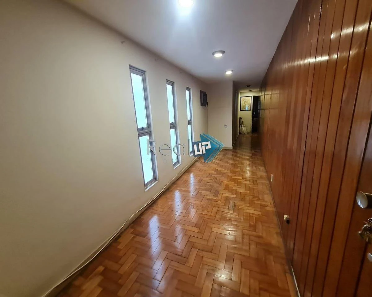 Apartment with 4 bedrooms and 5 bathrooms and 2 parking spaces — photo 12