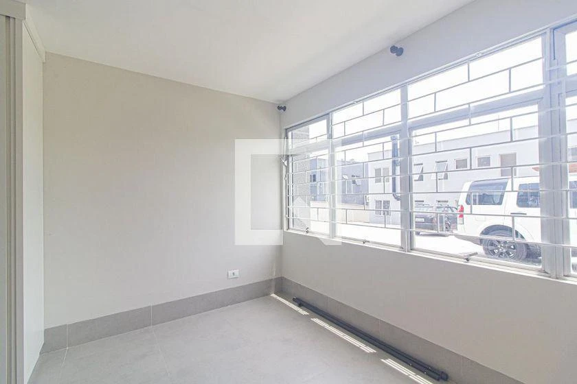 Unfurnished apartment with a private garden and 3 bedrooms — photo 8