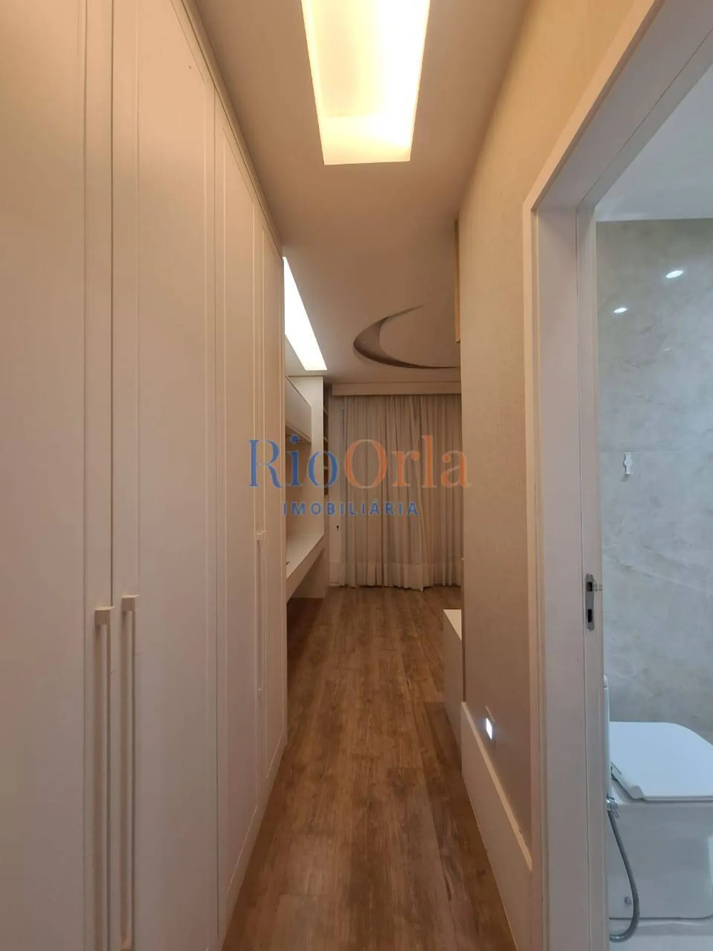 Furnished apartment with 4 bedrooms and 5 bathrooms — photo 33