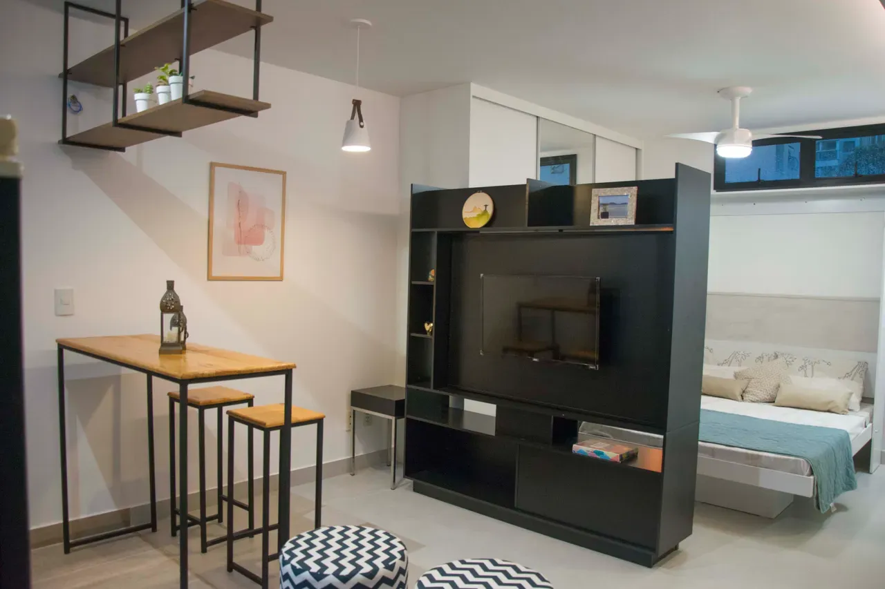 One-bedroom apartment with a washing machine