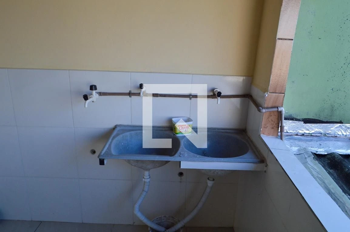 Condominium house with 2 bedrooms and a glass shower — photo 11